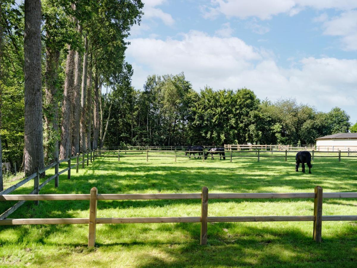 B & B St-Hubert Sint-Martens-Lennik Екстер'єр фото