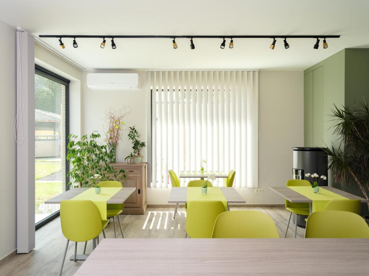 B & B St-Hubert Sint-Martens-Lennik Екстер'єр фото